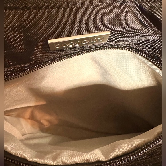 Black Baggallini Crossbody Bag, Great Travel Bag, Excellent Condition - Picture 9 of 13
